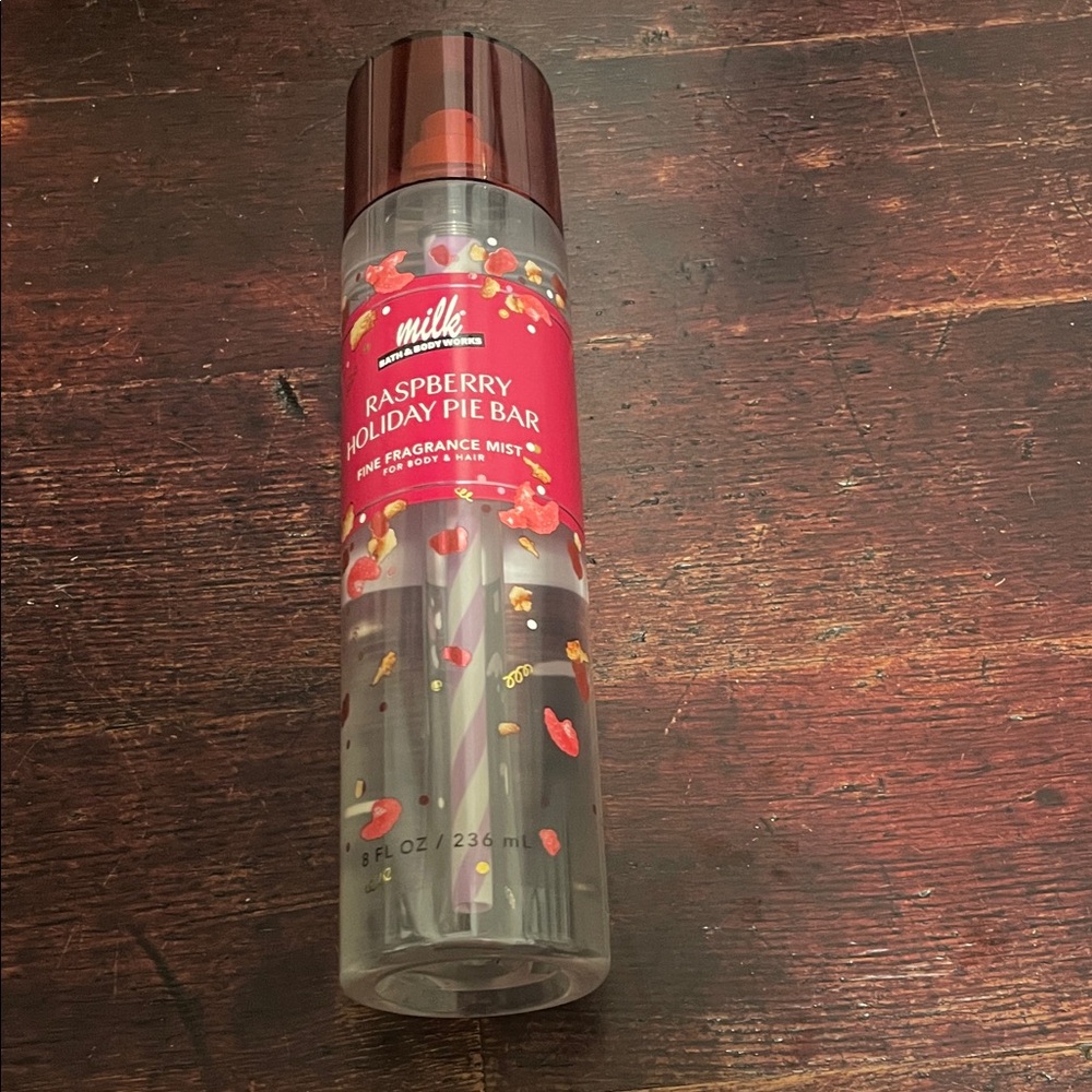 Bath & Body Works Raspberry Holiday Pie Bar Fine Fragrance Mist - Red